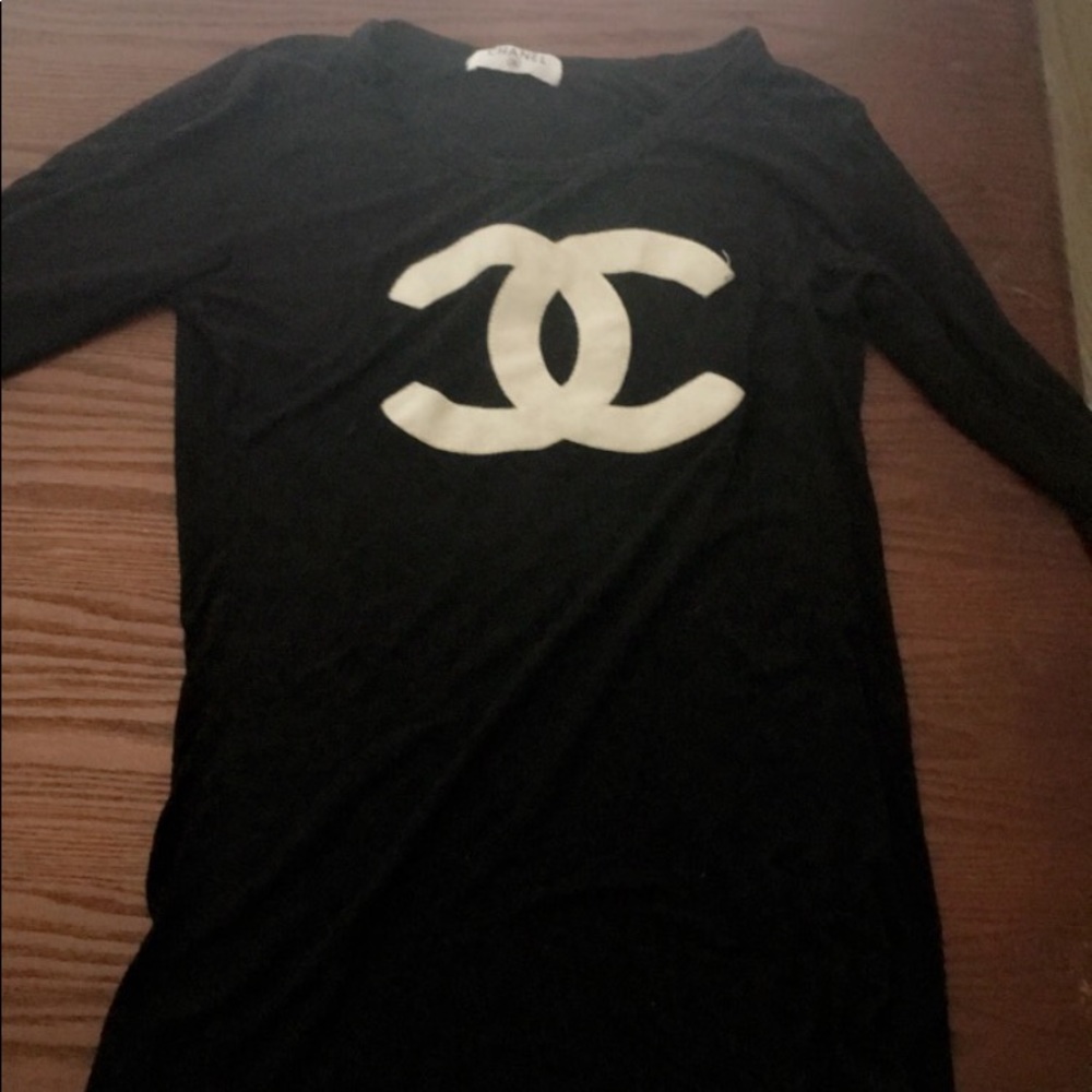 Quarter length Chanel shirt